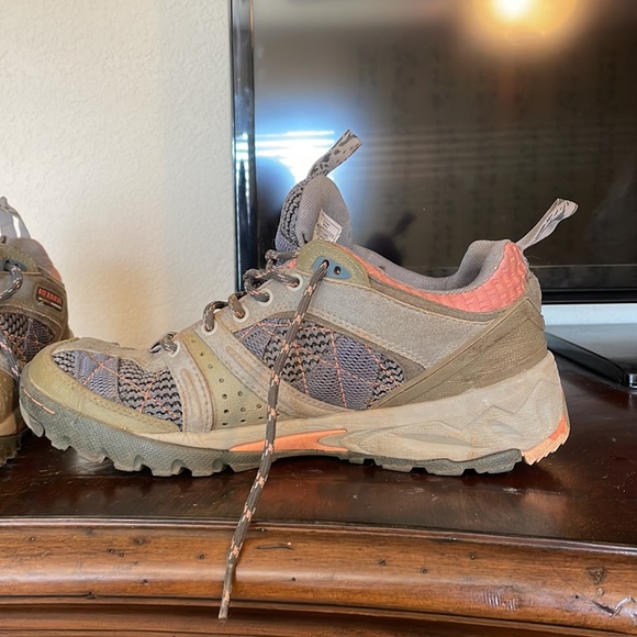 Merrell hiking shoes - Picture 3 of 4